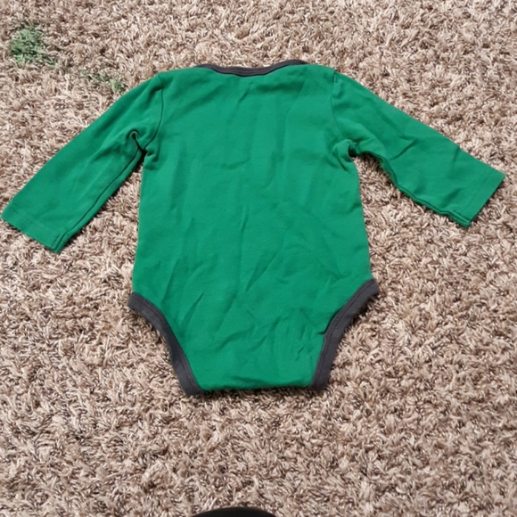 #658 Carter's onsie. Size:9 months - Picture 5 of 5